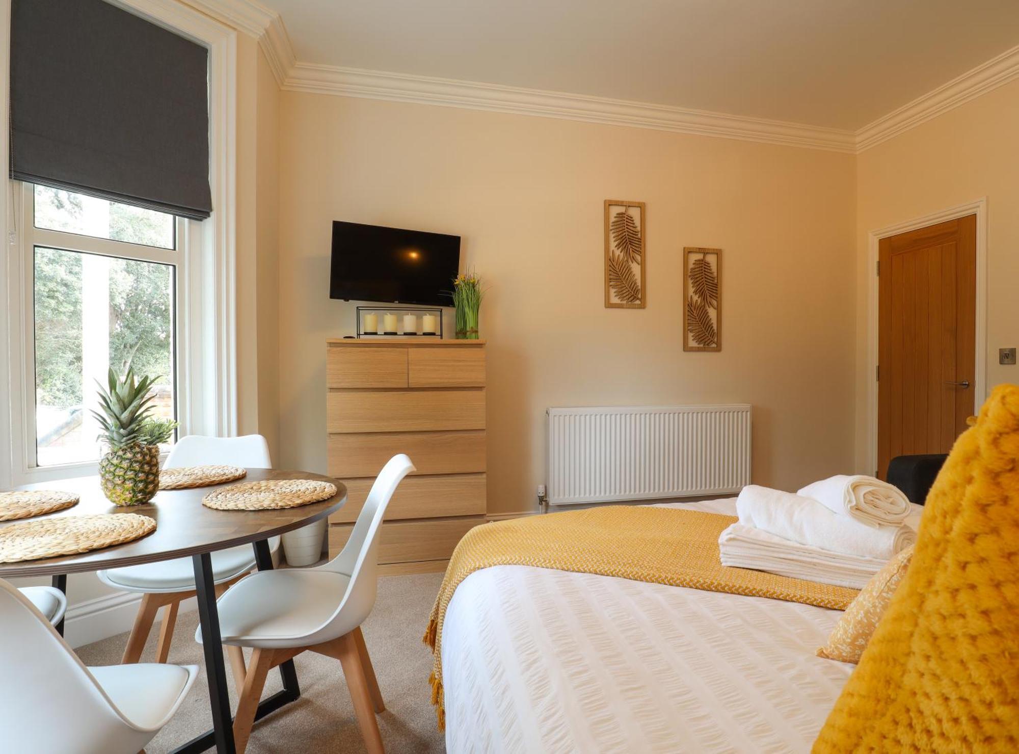 איסטבורן One Bed Apartment, Close To Train, City, Beach And Hospital Long Booking Welcome מראה חיצוני תמונה